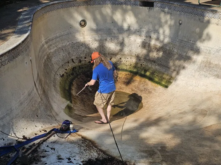 Pool drain before cleaning