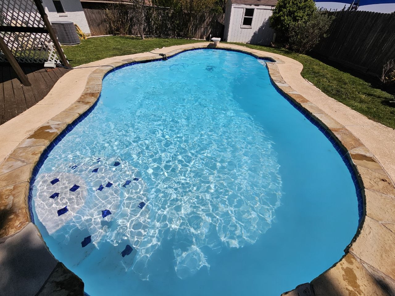 Clean swimming pool water after weekly pool service in Arlington